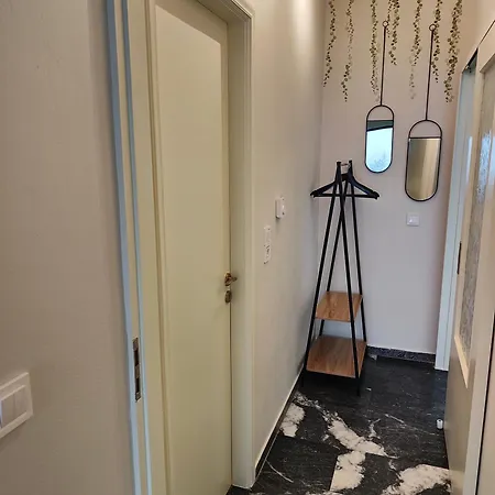 Olivia Apartment-private Parking Chalkís